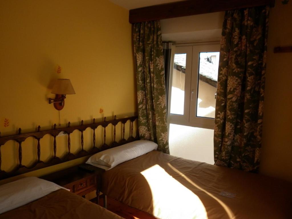 Hôtel Fonda Cerdanya à Puigcerdà Chambre photo